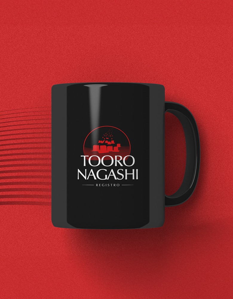 Caneca preta com a marca do evento Tooro Nagashi de Registro